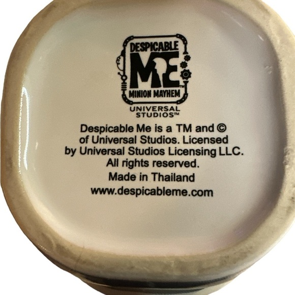 Universal Studios Despicable Me Minion Of The Month Might 16 oz - Picture 3 of 6